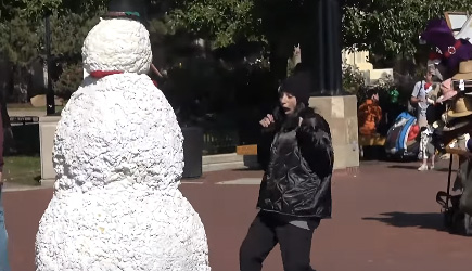 Scary Snowman Prank 