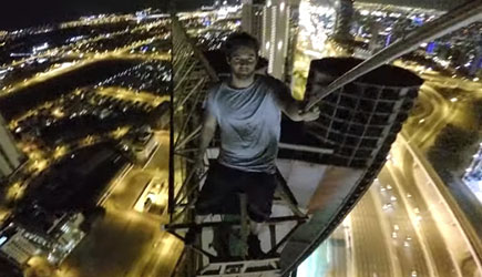 James Kingston - Nigth Crane Climb in Dubai