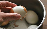 How to Quickly Peel a Boiled Egg