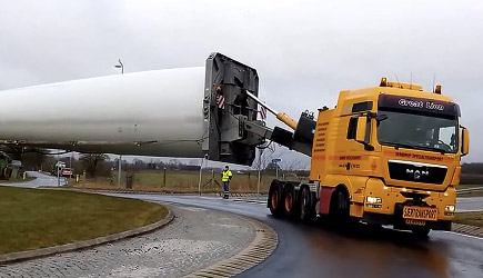Truck With 73, 5m Long Load vs Roundabout