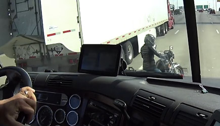 Trucker Helps Motorcyclist In Need