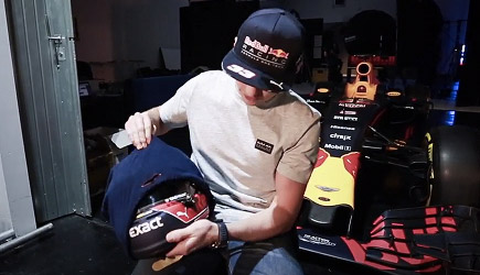 Red Bull Racing - Max Verstappen's New 2017 Helmet