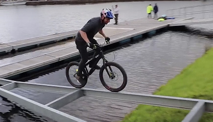 Danny MacAskill Trial Biking In Düsseldorf