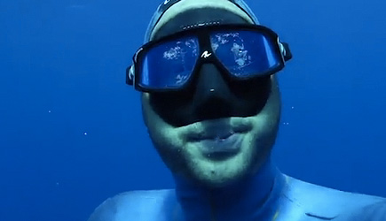 Under Water Photobomb