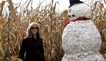 Scary Snowman Halloween CornMaze Prank